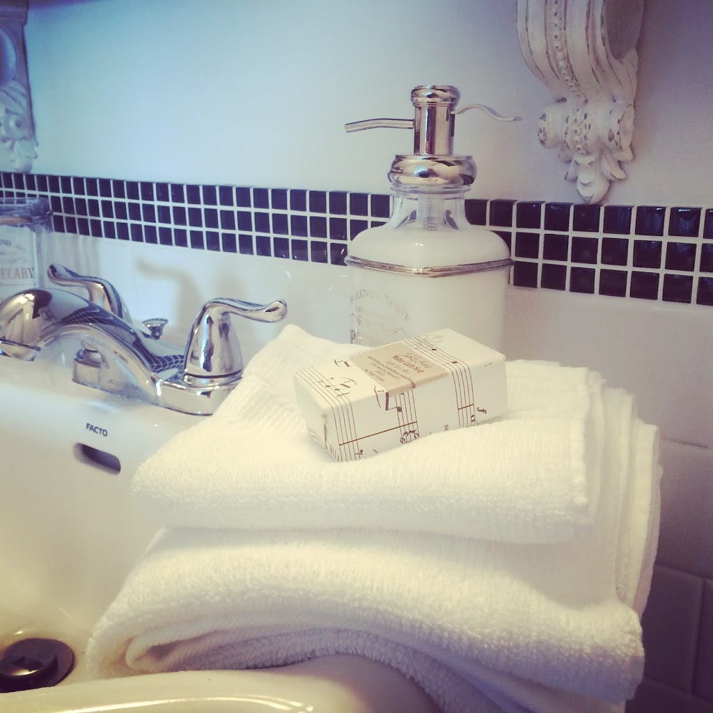 The Old Schoolhouse Inn B&B | 47390 Fairfield Rd, Chilliwack, BC V2P 7Z7, Canada | Phone: (604) 799-3206