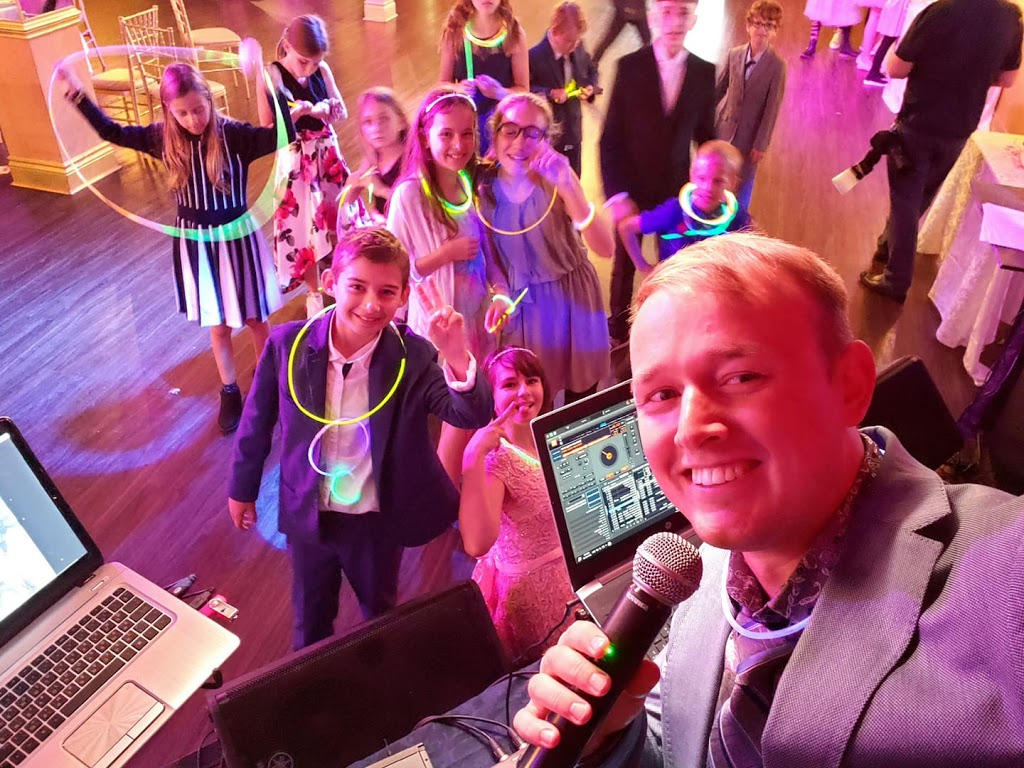 DJ Oleynik Entertainment (toronto dj mc) | 54 Sandwood Dr, Thornhill, ON L4J 8W9, Canada | Phone: (416) 558-9481