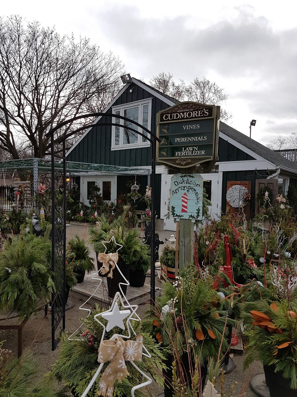 Cudmores Garden Centre Inc | 3171 Lakeshore Rd W, Oakville, ON L6L 1J7, Canada | Phone: (905) 827-1872