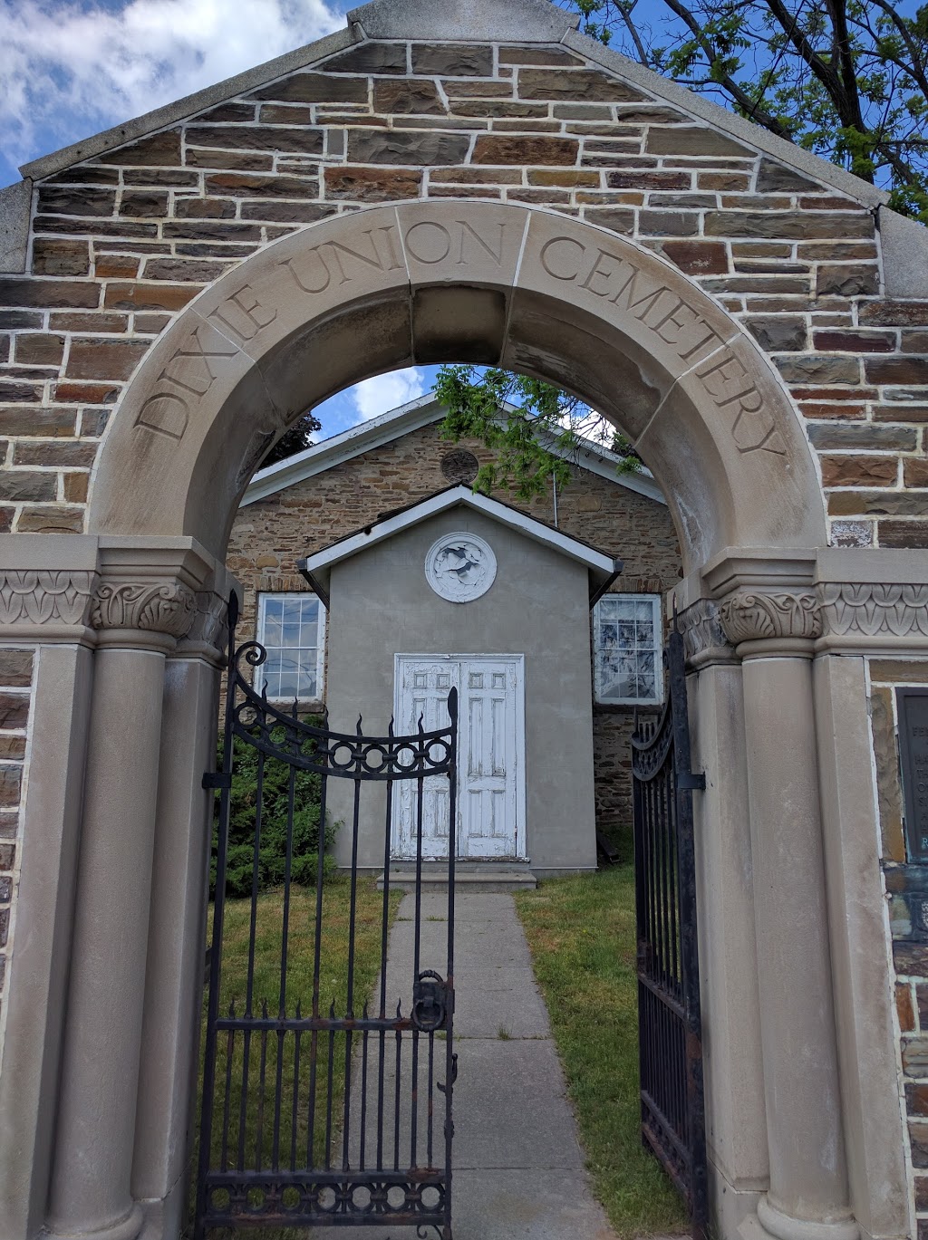 St Johns Dixie Cemetery & Crematorium | 737 Dundas St E, Mississauga, ON L4Y 2B5, Canada | Phone: (905) 566-9403