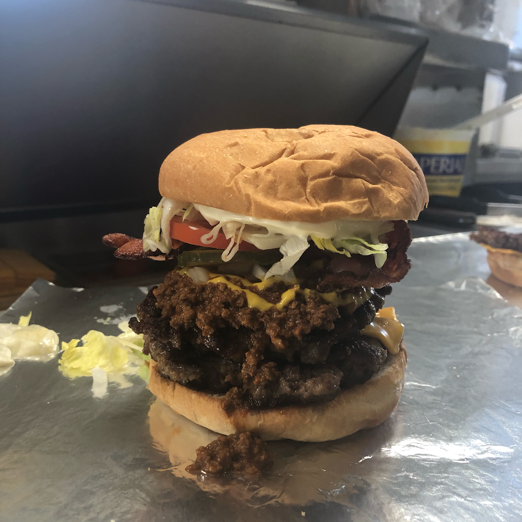 Vickys Drive Inn | 122 Central Ave, Ste. Anne, MB R5H 1C2, Canada | Phone: (204) 422-6883