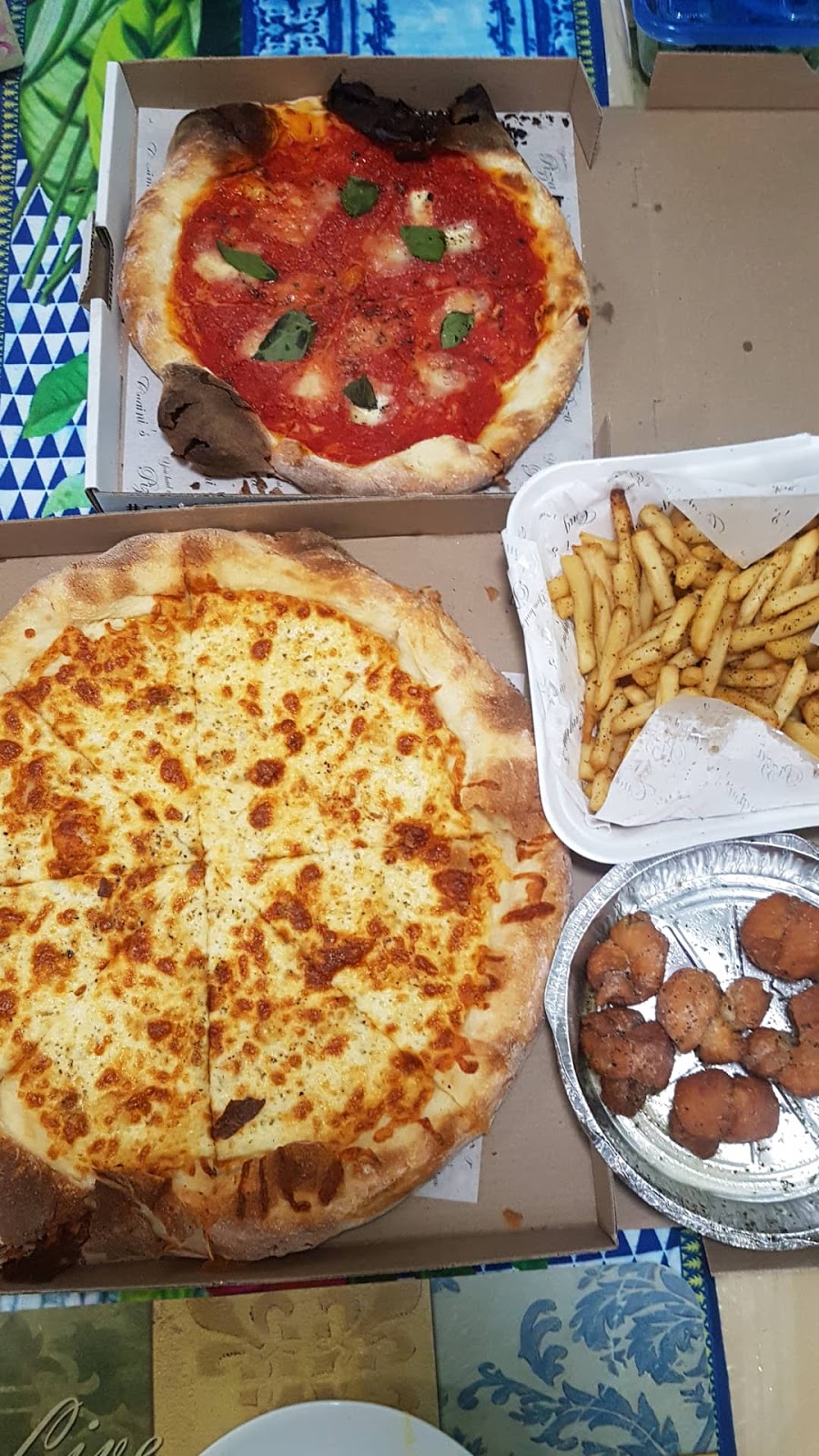 Cuginis Pizza Cafe | 275 Av Elm, Beaconsfield, QC H9W 2C8, Canada | Phone: (514) 693-3662