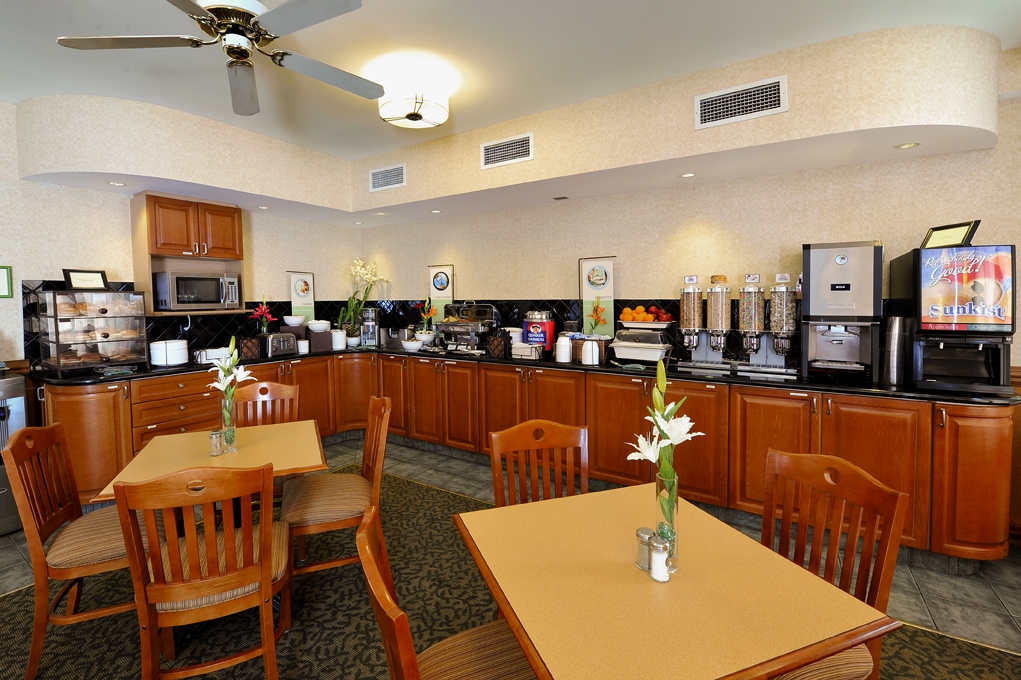 County Oakville Inn | 2930 S Sheridan Way, Oakville, ON L6J 7J8, Canada | Phone: (905) 829-8020