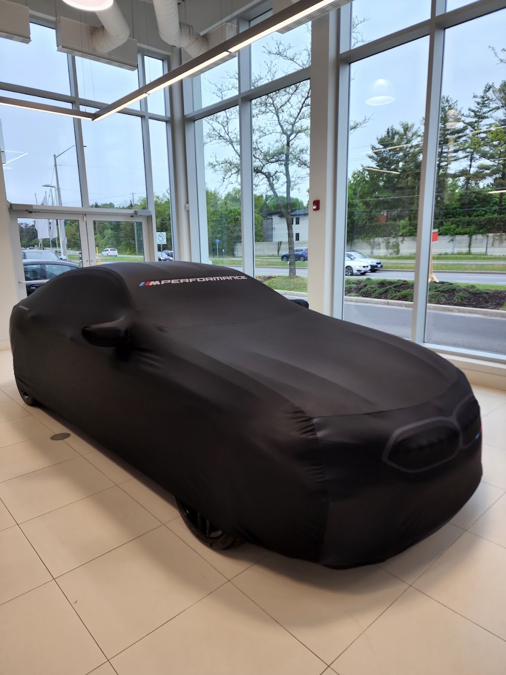 Ottos BMW | 660 Hunt Club Rd, Ottawa, ON K1V 1C1, Canada | Phone: (613) 725-3048