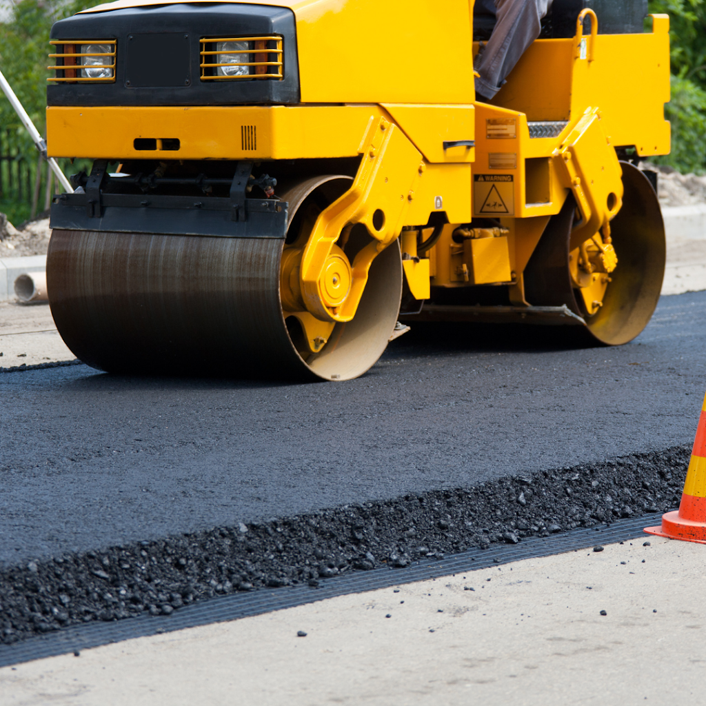Bulldog Sealing & Asphalt Repair | 1474 Black Stallion Way, Greely, ON K4P 1P2, Canada | Phone: (613) 853-4474