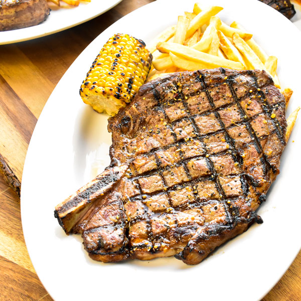 Chucks Roadhouse Bar & Grill | 65 McNaughton Ave, Wallaceburg, ON N8A 1R9, Canada | Phone: (519) 627-9900