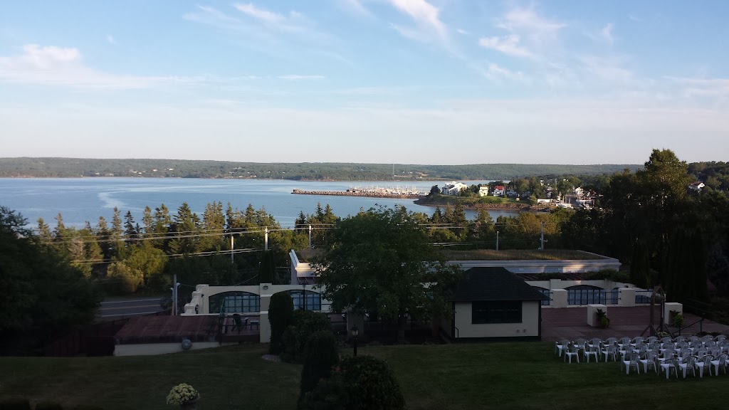 Churchills Restaurant & Lounge | 103 Shore Rd, Digby, NS B0V 1A0, Canada | Phone: (902) 245-7712