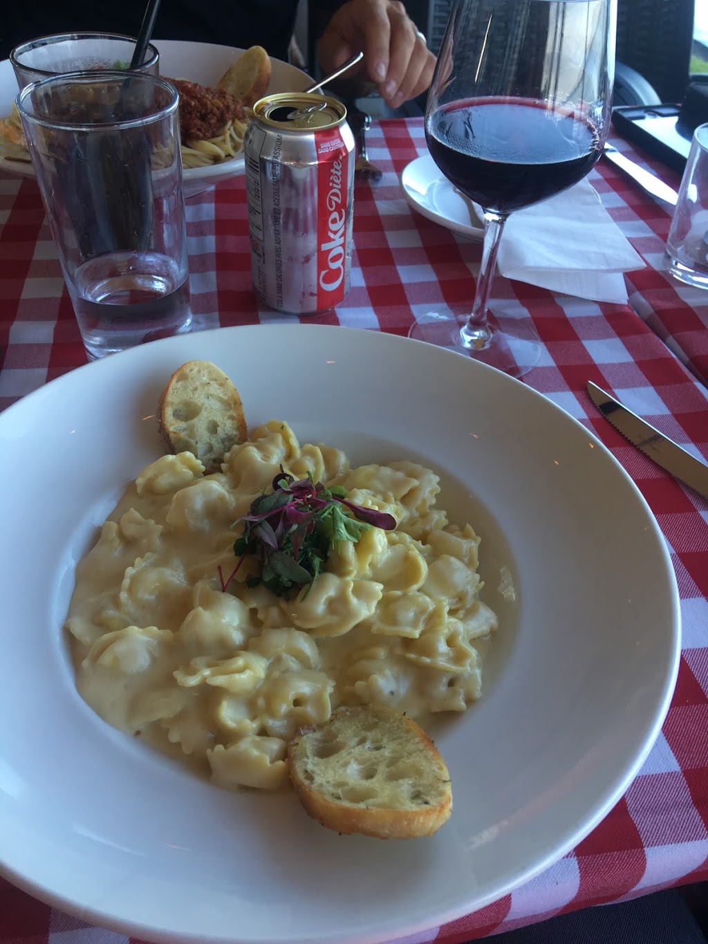 La Trattoria LÔVive | 266 Avenue de Venise O, Venise-en-Québec, QC J0J 2K0, Canada | Phone: (450) 244-5560
