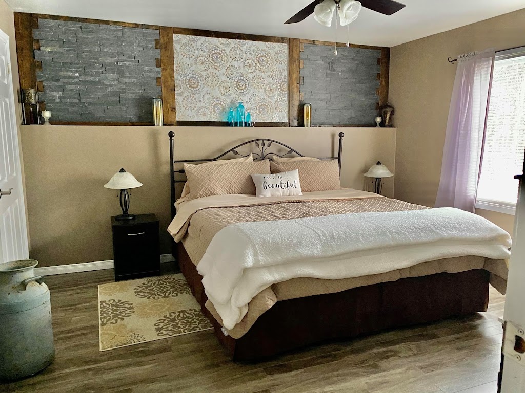 Suite in the Bush | 373 Old LAmable Rd, Bancroft, ON K0L 1C0, Canada | Phone: (613) 334-8671