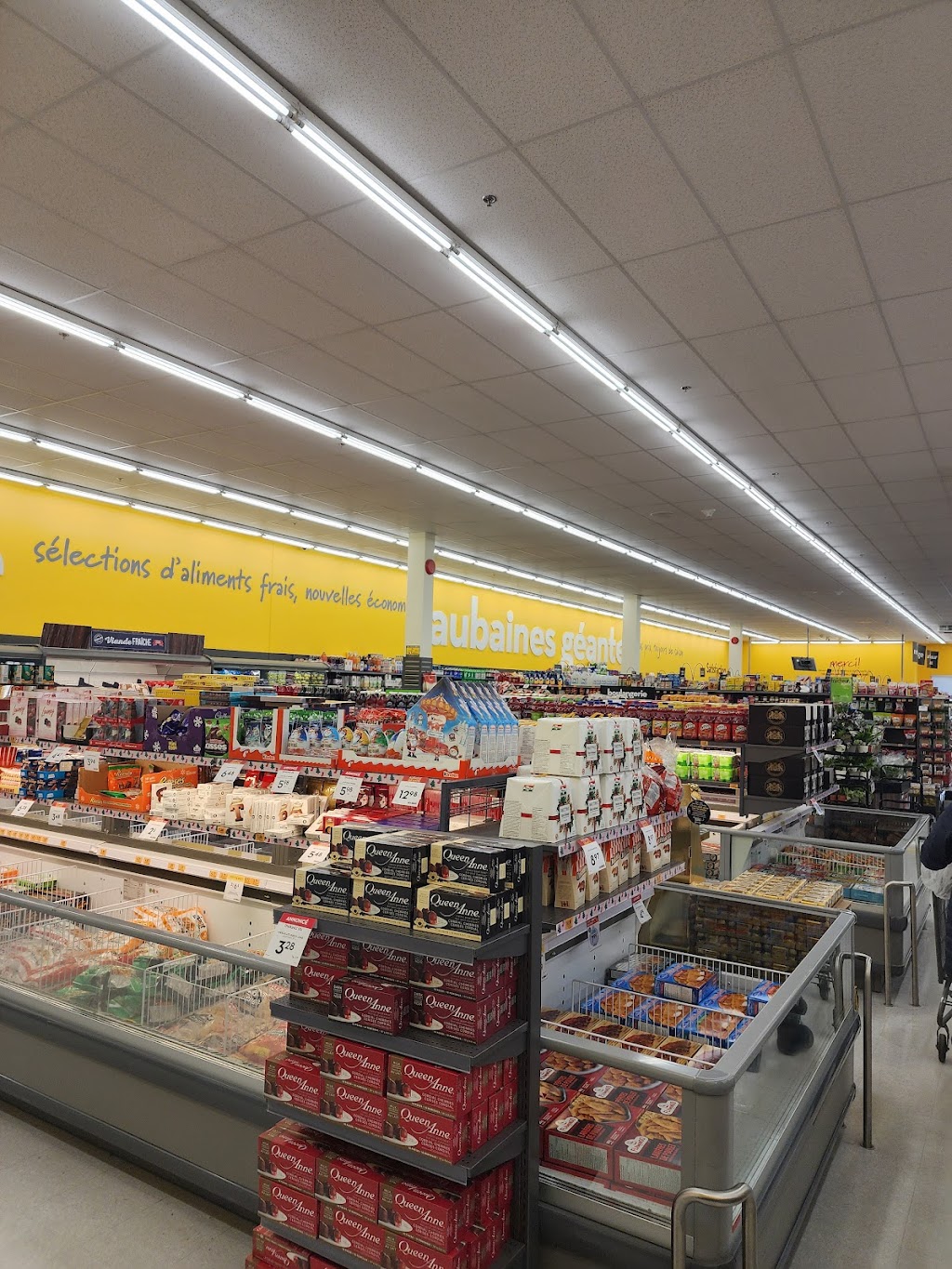 Tigre Géant | 7560 Rue Béclard, Anjou, QC H1J 2X7, Canada | Phone: (514) 351-3682