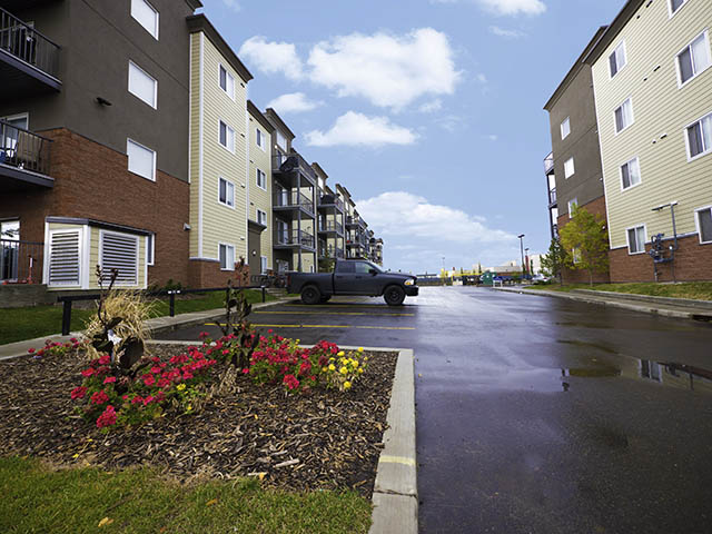 Elizabeth Gardens Apartments | 5407 162 Ave NW #5403, Edmonton, AB T5Y 0Z2, Canada | Phone: (780) 371-1919