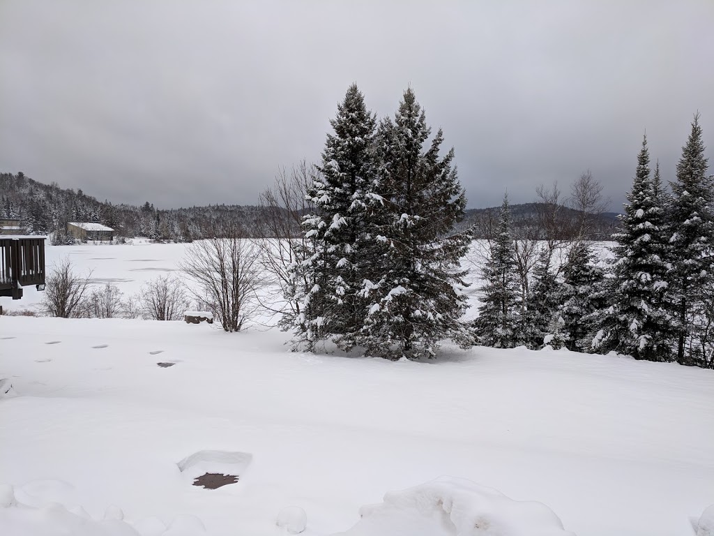 Centre De Plein Air Le PTit Bonheur | 1721 Chemin du Lac Quenouille, Lac-Supérieur, QC J0T 1J0, Canada | Phone: (819) 326-4281