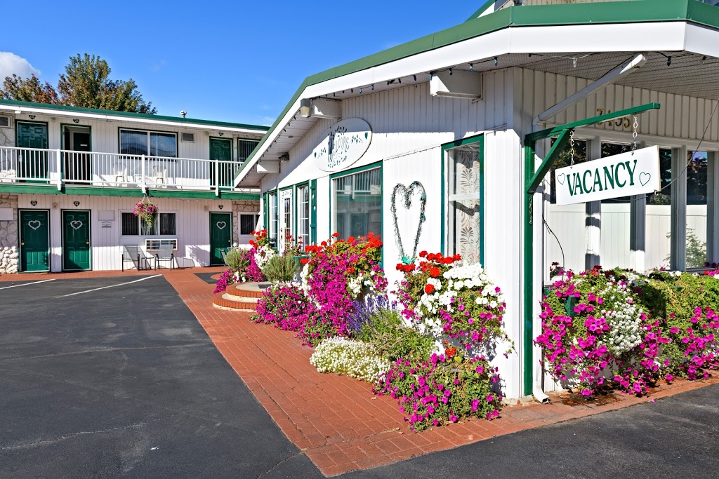 Empire Motel | 3495 Skaha Lake Rd, Penticton, BC V2A 6G6, Canada | Phone: (250) 493-2323