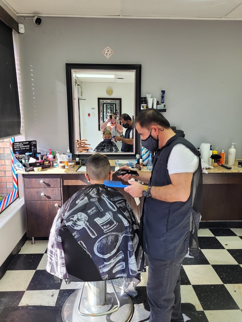 Vina Barber Shop | 884 Commercial Dr, Vancouver, BC V5L 3Y5, Canada | Phone: (604) 255-3659