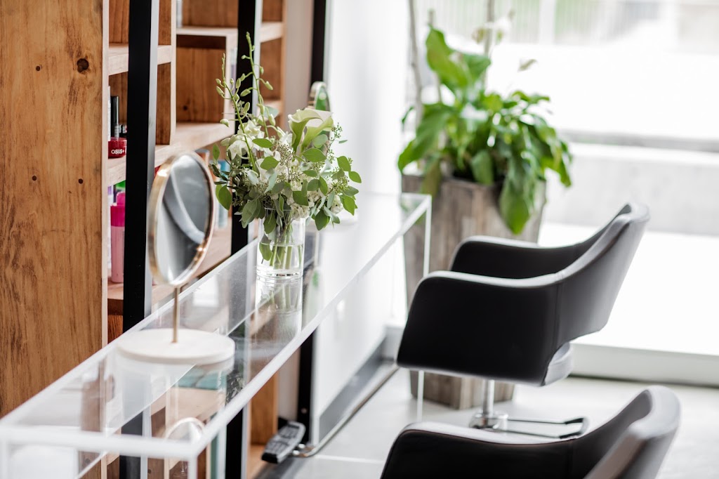 Salon Christophers | 2160 Rue Sauvé O, Montréal, QC H4N 0E2, Canada | Phone: (514) 333-4147