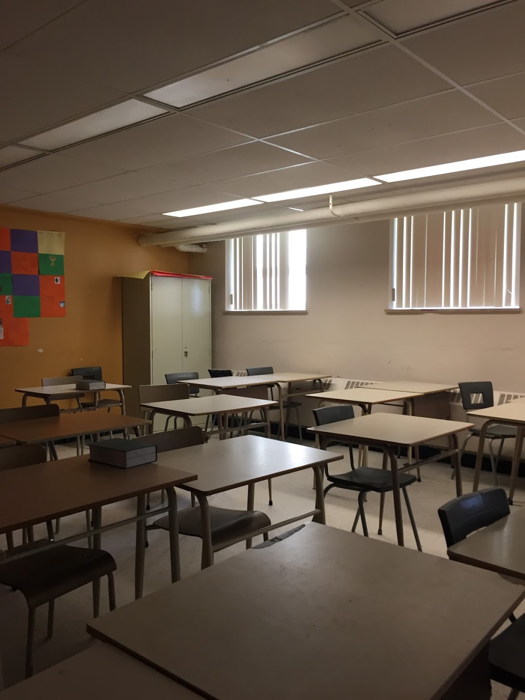 École secondaire Roger-Comtois | school | 158 Boulevard des Étudiants, Québec, QC G2A 1N8, Canada | 41868640406500 OR +1 418-686-4040 ext. 6500