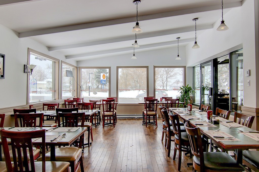 Diane Deli & Grill Restaurant | 10941 Rue Notre-Dame Est, Montréal-Est, QC H1B 2V1, Canada | Phone: (514) 645-5555