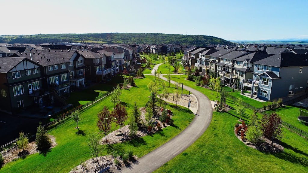 AURA Living | 200 Country Hills Landing NW #104, Calgary, AB T3K 5P3, Canada | Phone: (403) 671-9795