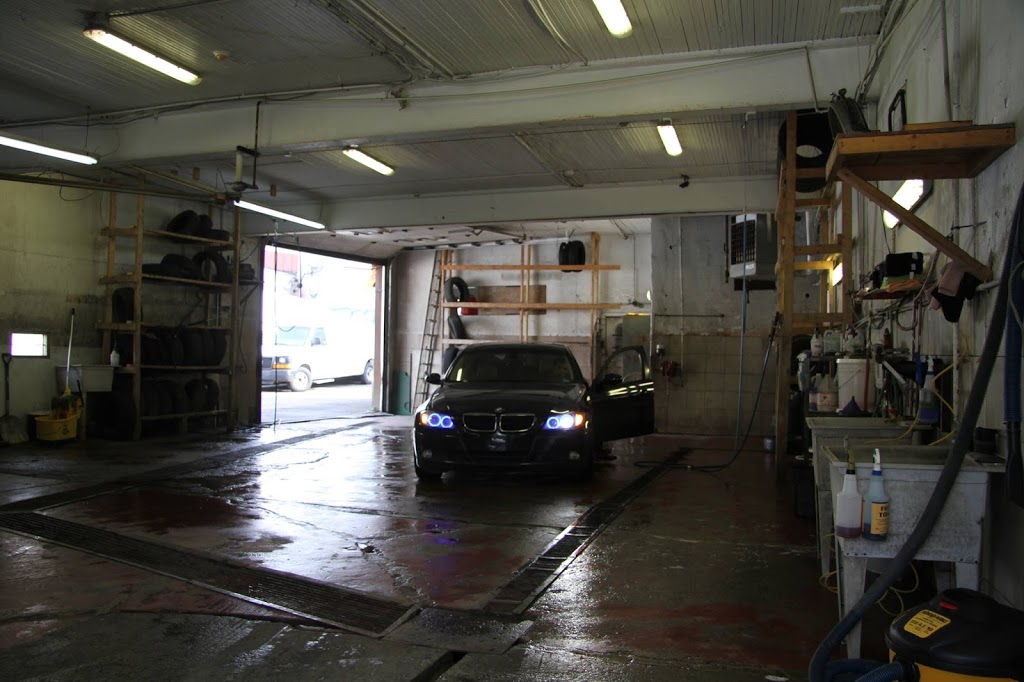 Lave Auto et Esthétique Empire de Luxe 1701 Chemin d'Oka, Deux