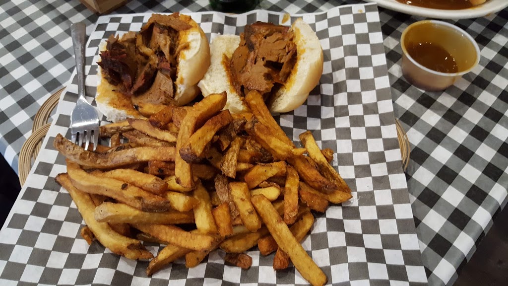 Rollys Smokehouse | 214 West St, Smithville, ON L0R 2A0, Canada | Phone: (289) 639-9659