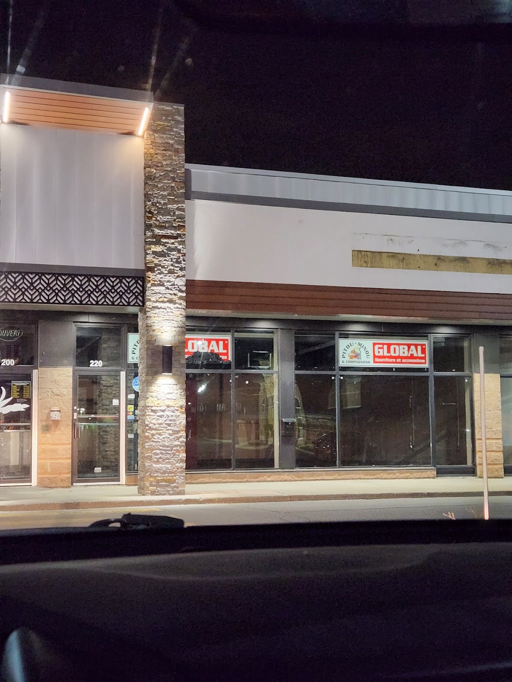 Global Pet Foods | 35 Bd de la Cité-des-Jeunes, Vaudreuil-sur-le-Lac, QC J7V 9T9, Canada | Phone: (450) 424-4545
