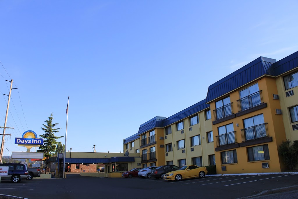 Days Inn by Wyndham Bellingham | 215 N Samish Way, Bellingham, WA 98225, USA | Phone: (360) 734-8830