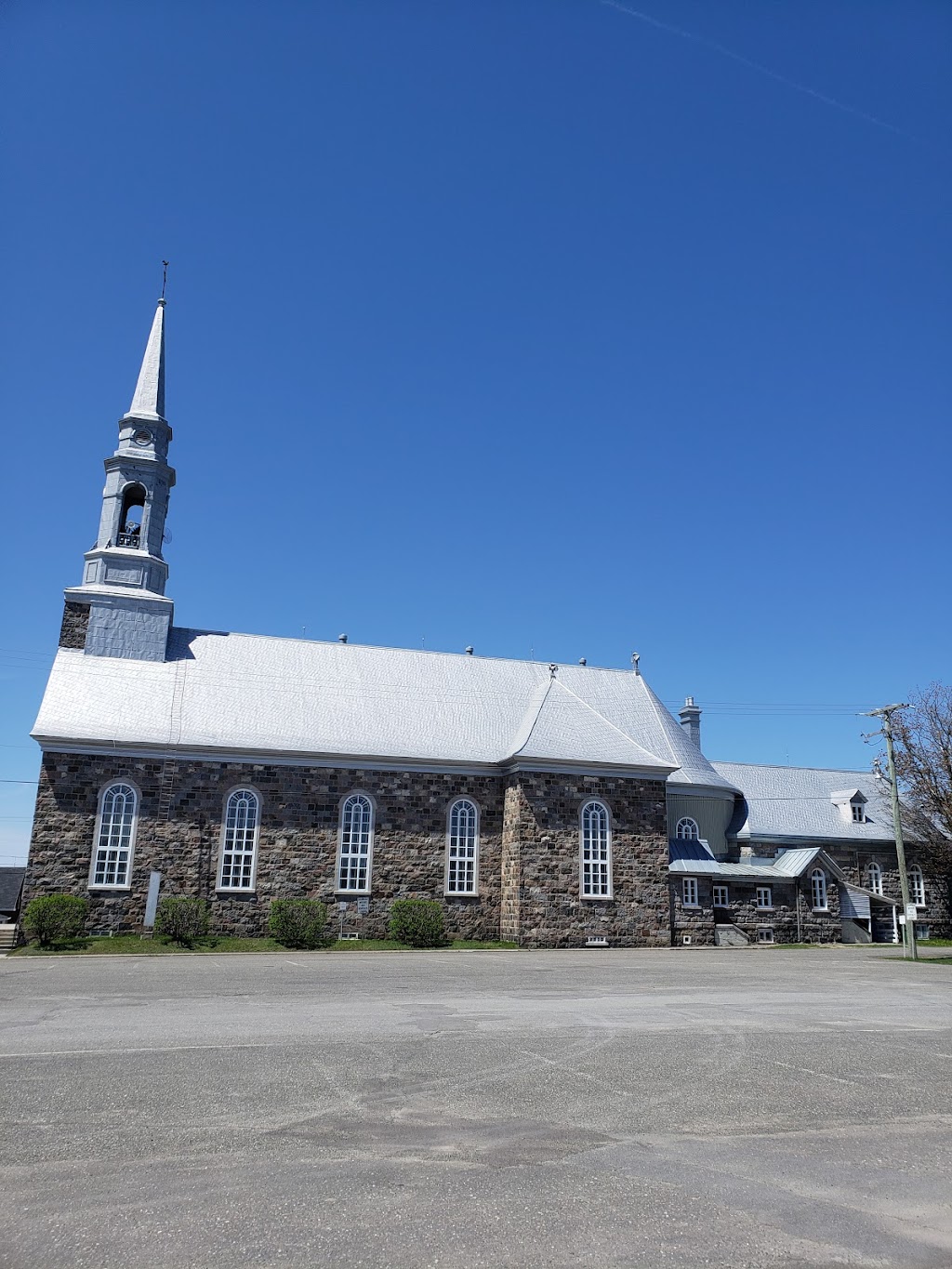 Église Saint Arsène | 56 Rue de lÉglise, Saint-Arsène, QC G0L 2K0, Canada | Phone: (418) 862-3022