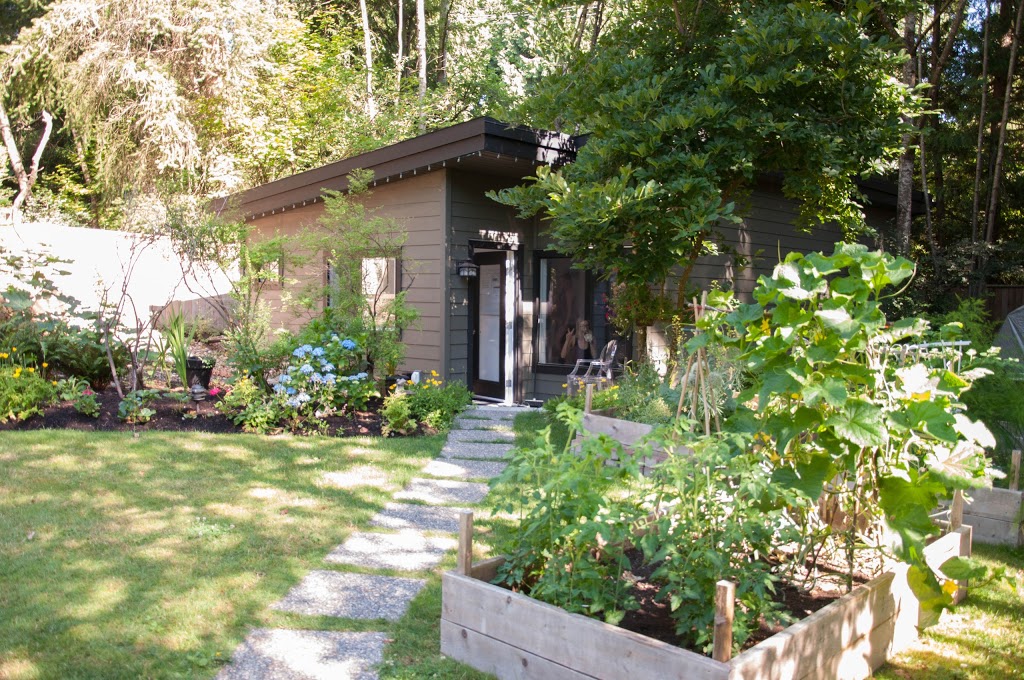 Savage Yoga | 101- 1461 Johnston Rd, White Rock, BC V4B 3Z4, Canada | Phone: (604) 418-5140