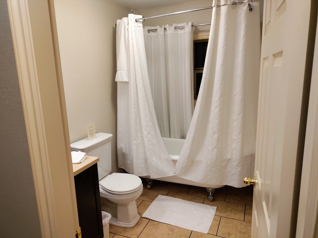 Reynolds Hotel | 1237 Main St, Lillooet, BC V0K 1V0, Canada | Phone: (250) 256-4202