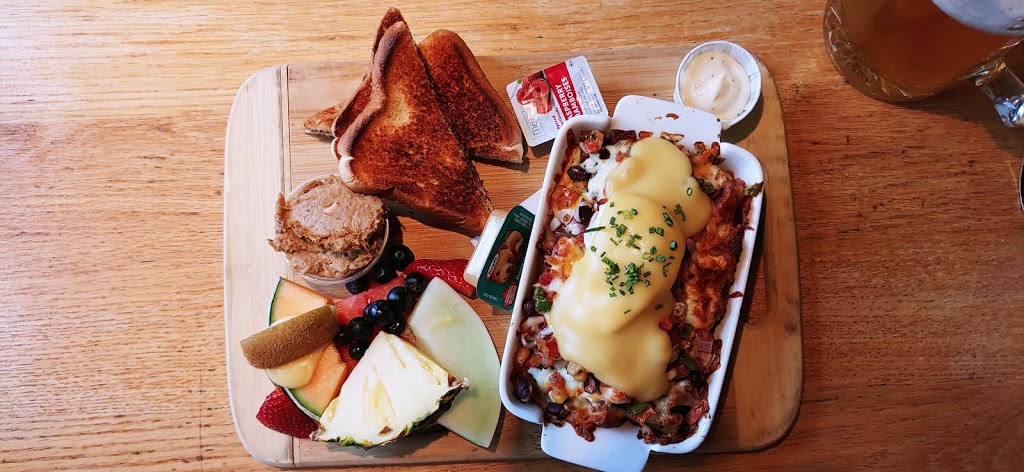 Edgar Hyperlodge | 92 Boulevard de Bromont, Bromont, QC J2L 2K6, Canada | Phone: (450) 919-0691