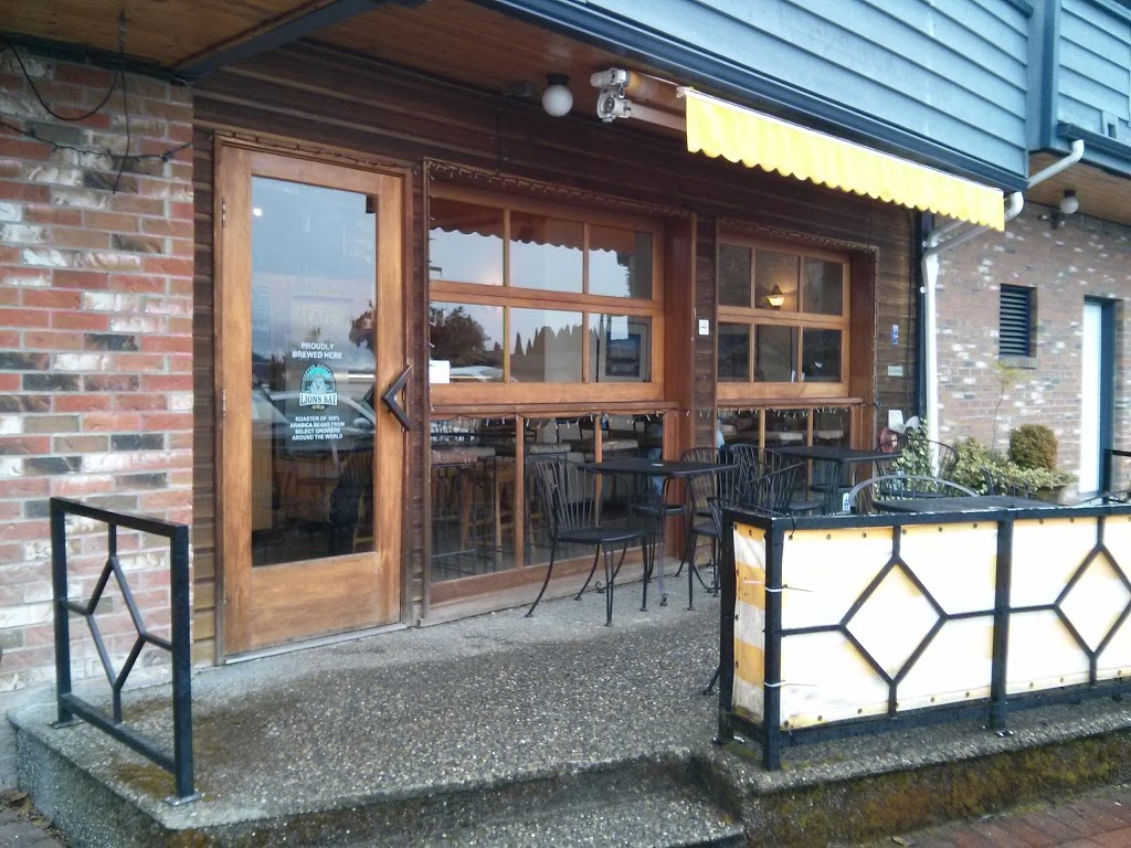 Lions Bay General Store and Cafe | 350 Centre Rd, Lions Bay, BC V0N 2E0, Canada | Phone: (604) 921-2208