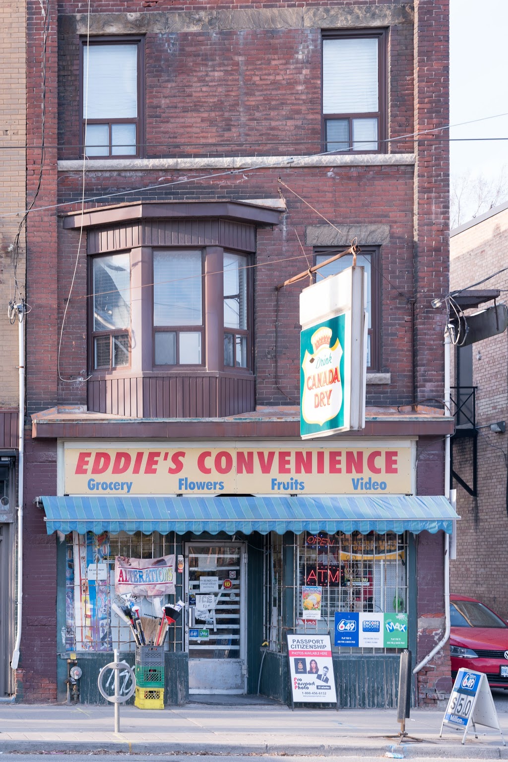 Eddies Convenience | 900 Queen St E, Toronto, ON M4M 1J3, Canada | Phone: (647) 708-5782