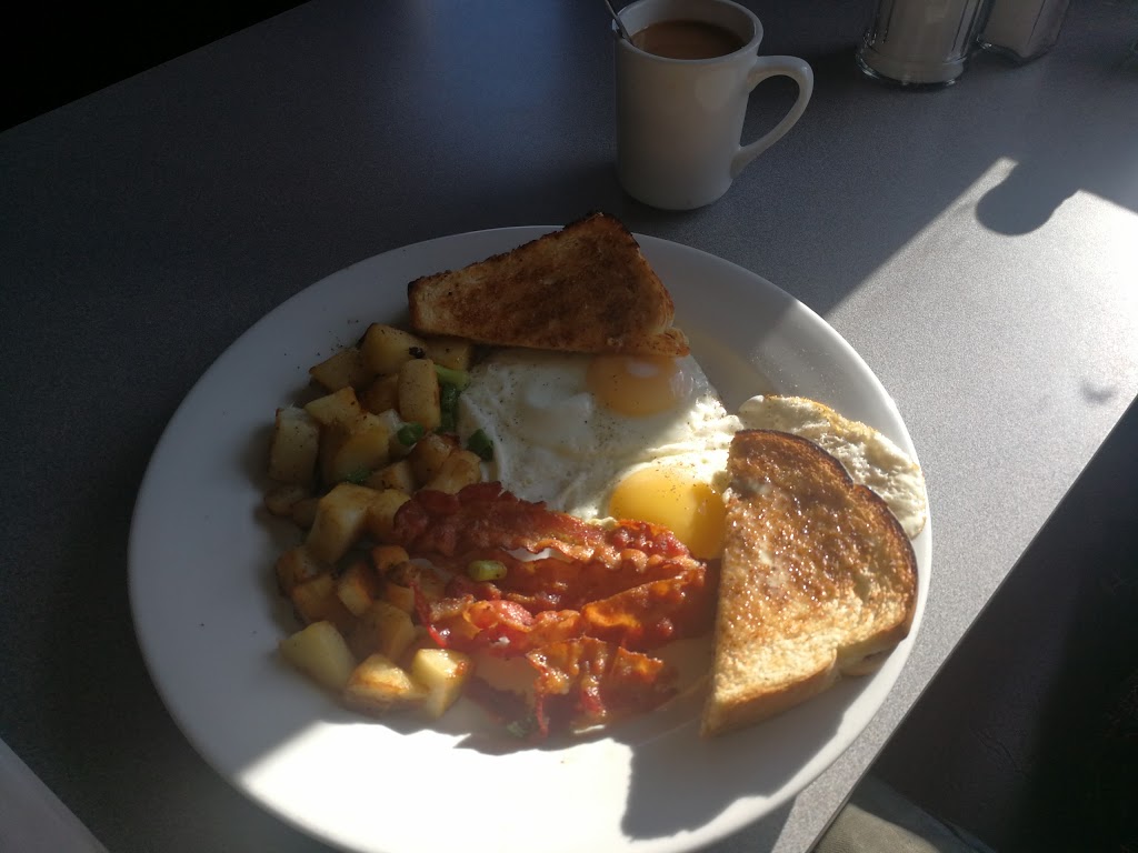 Charlies Grill & Pizza | 800 City Rd, Thunder Bay, ON P7J 1K4, Canada | Phone: (807) 625-0279
