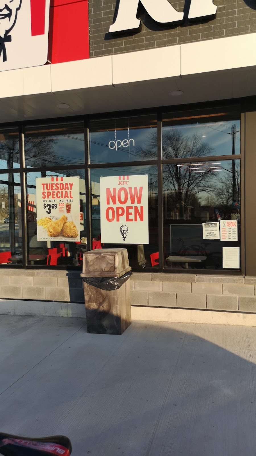 KFC | 350 Scott St, St. Catharines, ON L2N 1J5, Canada | Phone: (289) 273-3924