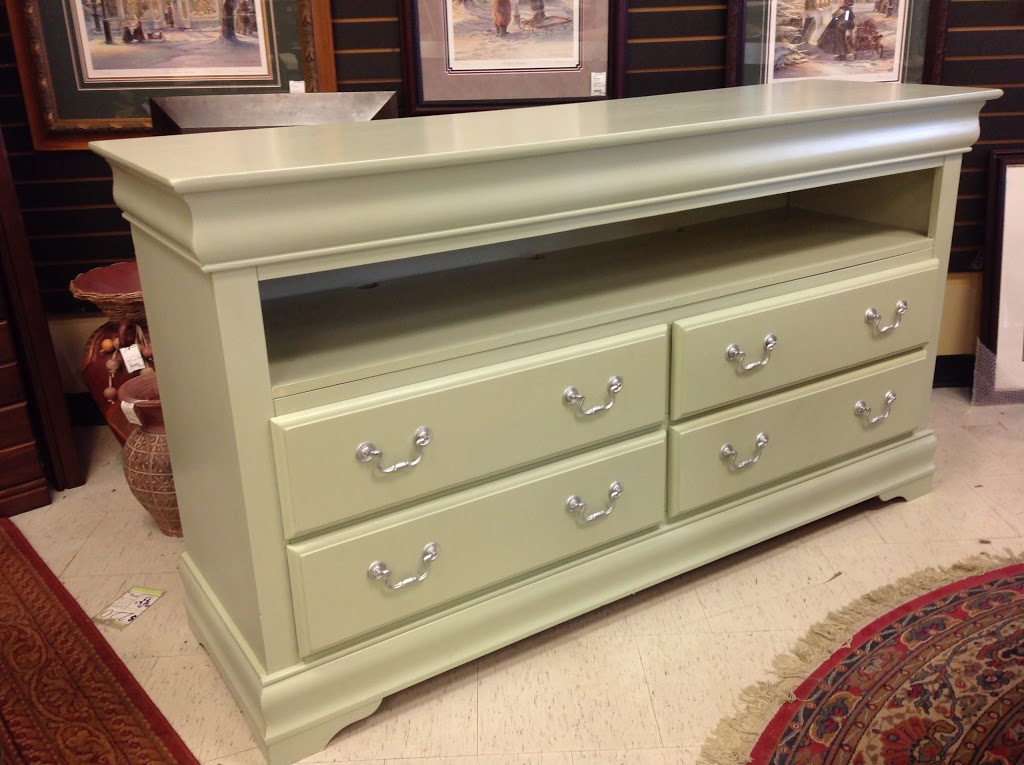 ChicaBoom Consignment Caledon | 18371 Hurontario St #5, Caledon Village, ON L7K 0X7, Canada | Phone: (519) 927-9300