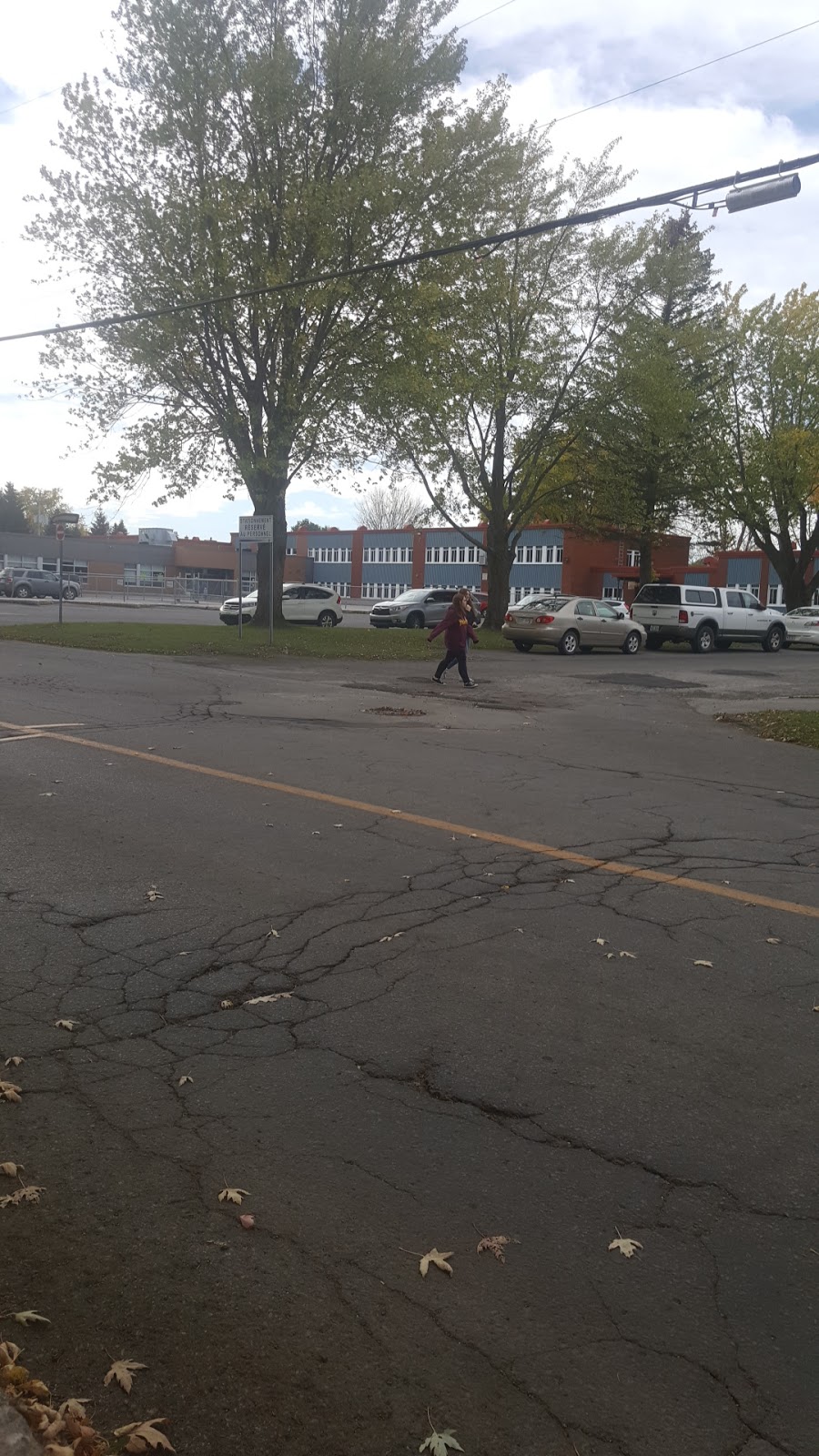 School Notre-Dame | 20 Rue Vézina, Saint-Roch-de-lAchigan, QC J0K 3H0, Canada | Phone: (450) 588-7851