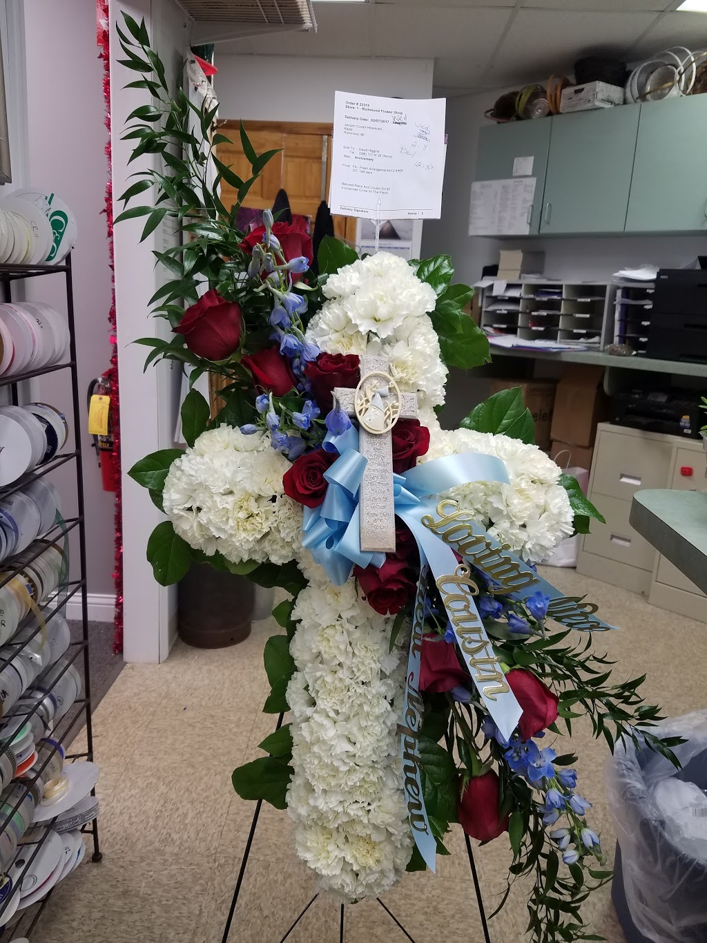 Richmond flower shop and chocolates | 69001 Main St, Richmond, MI 48062, USA | Phone: (586) 727-1011