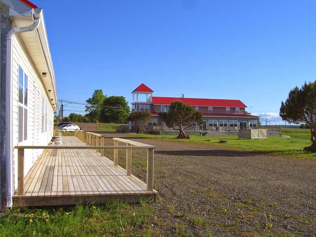 The Waterfront Motel | 1584 NB-133, Grand-Barachois, NB E4P 8H2, Canada | Phone: (506) 351-0344