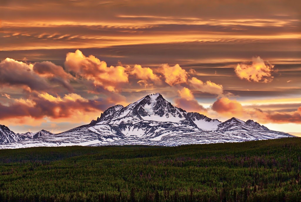 Chaunigan Lake Lodge | H4PC+6W, Cariboo J, BC V0L 1X0, Canada | Phone: (888) 879-8885