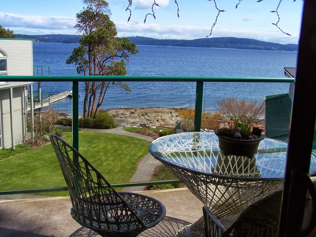 Blue Moon Oceanside Condos | 3600 Yellow Point Rd, Ladysmith, BC V9G 1E8, Canada | Phone: (250) 618-8218