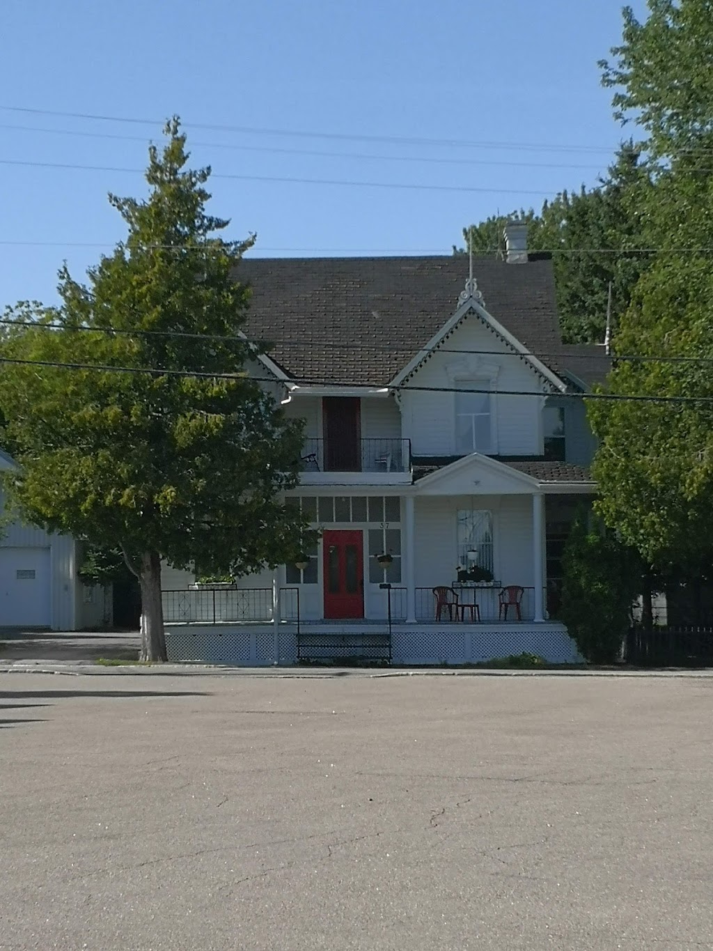 Gite Les 2 Soeurs | 484 Bd Saint-Joseph, Roberval, QC G8H 2K4, Canada | Phone: (418) 275-4243