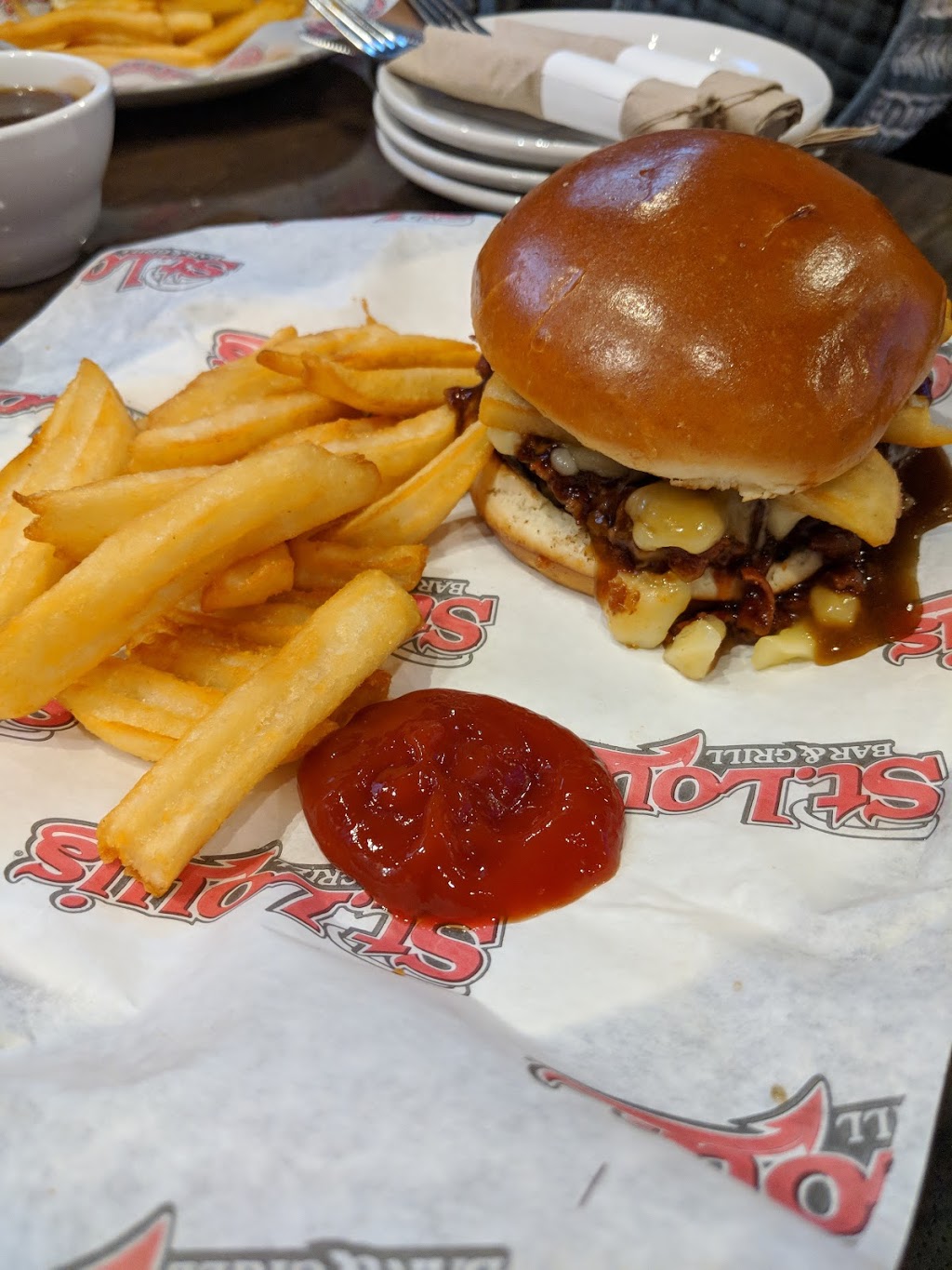St. Louis Bar & Grill | 95 Saginaw Pkwy #7, Cambridge, ON N1T 1W7, Canada | Phone: (519) 267-8885