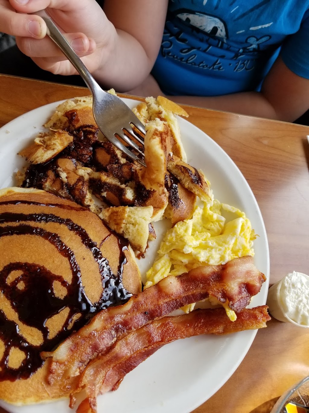 Phils Restaurants | 3210 17 Ave SE, Calgary, AB T2A 0P9, Canada | Phone: (403) 272-1007
