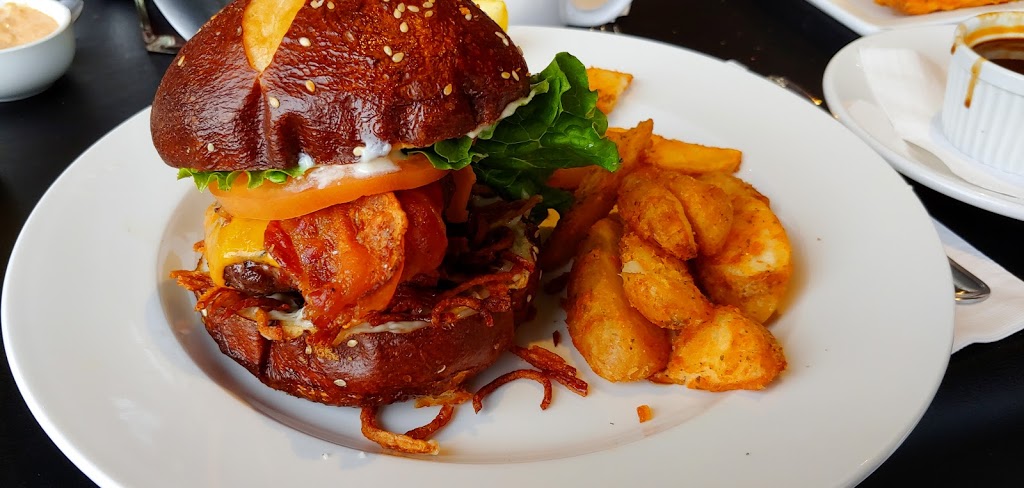 Malahat Chalet | 265 Trans-Canada Hwy, Malahat, BC V0R 2L0, Canada | Phone: (778) 432-4606