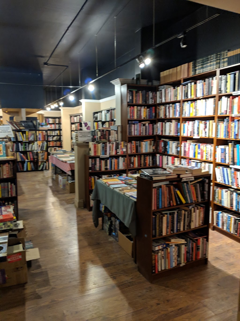 A Good Read | book store | 341 Roncesvalles Ave, Toronto, ON M6R 2M8, Canada | 4165382665 OR +1 416-538-2665