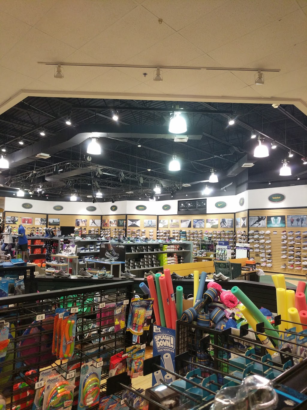 DICKS Sporting Goods | 5105 Transit Rd, Williamsville, NY 14221, USA | Phone: (716) 565-0417