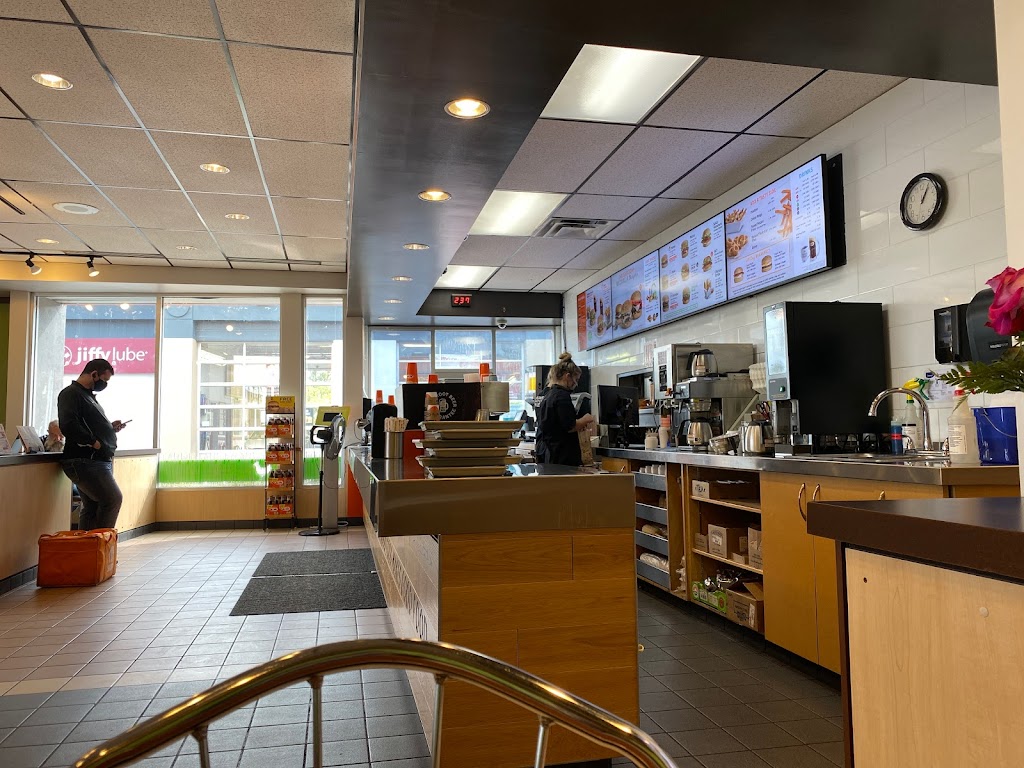 A&W Canada | 581 Ryan Rd, Courtenay, BC V9N 3R5, Canada | Phone: (250) 338-4901