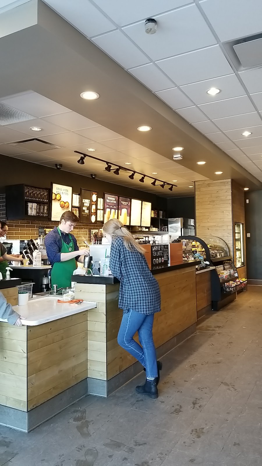 Starbucks | 130 Country Village Rd NE #605, Calgary, AB T3K 6B8, Canada | Phone: (403) 567-1835