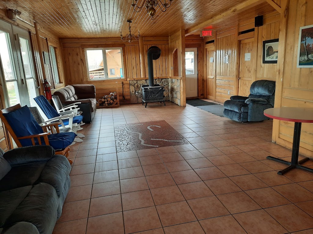 Auberge La Martingale | 2501 Chem. du Lac, Saint-Honoré, QC G0V 1L0, Canada | Phone: (418) 673-3956