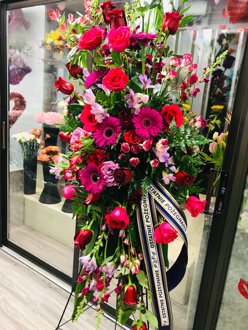M.A.K. FLOWERS & GIFTS | 1906 Dundas St E UNIT 1, Mississauga, ON L4X 1L9, Canada | Phone: (905) 277-1246